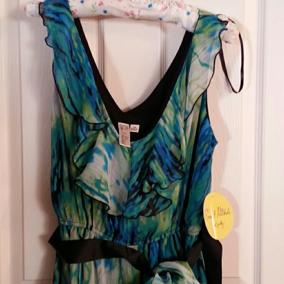 Dress - Picture 3 of 5